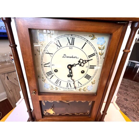 Vintage Daneker Pillar and Scroll Mantel Clock 8 day Westminster chime - Picture 3 of 11